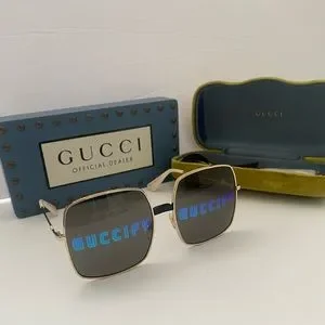 GUCCI GG0414S 002 GOLD Oversized Square Sunglasses Gucci Sunglasses GG0414S 002 Gold Grey with Multicolour  main image 3
